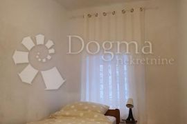 Kuća sa 3 apartmana - 40m od mora!, Posedarje, Kuća