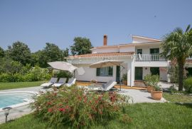 PREKRASNA VILLA SA BAZENOM I PROSTRANOM OKUĆNICOM, U BLIZINI MORA, Labin, House