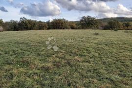 Kombinirano zemljište u predgrađu Labina, Labin, Land