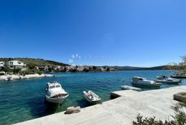 ŽABORIĆ, lijepo uređena kuća s predivnim pogledom na more, Šibenik - Okolica, Kuća