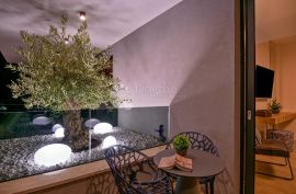 MARINA KOD TROGIRA – LUXUZNE VILLE LUCY ***** VILLA PLUM, Marina, Casa