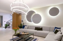 MARINA KOD TROGIRA – LUXUZNE VILLE LUCY ***** VILLA PLUM, Marina, Casa