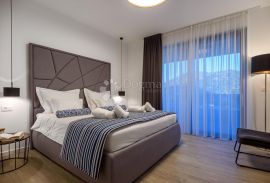 MARINA KOD TROGIRA – LUXUZNE VILLE LUCY ***** VILLA PLUM, Marina, Casa