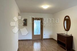 ŠIŠAN - 2 kuće na mirnoj lokaciji - PRILIKA!, Ližnjan, House