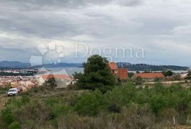 GRAĐEVINSKO ZEMLJIŠTE S POGLEDOM NA MORE, VODICE, Vodice, Земля