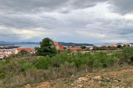 GRAĐEVINSKO ZEMLJIŠTE S POGLEDOM NA MORE, VODICE, Vodice, Земля