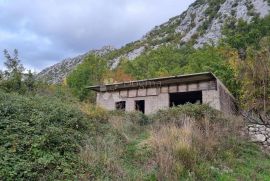 U Omiškom zaleđu Roh-Bau kuća i zemljište, Omiš, Σπίτι