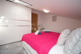 Penthouse sa zapanjujućim pogledom, Medulin, Appartamento