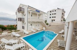 Apartmanska kuća s bazenom, Trogir, بيت