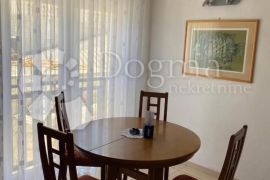 Apartmanska kuća s bazenom, Trogir, بيت