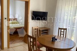 Apartmanska kuća s bazenom, Trogir, بيت