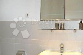 Molat - kuća s velikim stanom i 3 apartmana, Zadar - Okolica, Дом