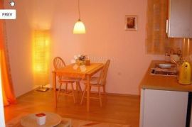 Molat - kuća s velikim stanom i 3 apartmana, Zadar - Okolica, Дом