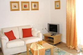 Molat - kuća s velikim stanom i 3 apartmana, Zadar - Okolica, Дом