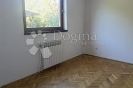 PRODAJA STANA U SESVETAMA SA VRTOM - PRIZEMLJE, 100 m2, Zagreb, Stan