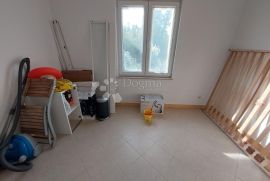 APARTMAN U PRIZEMLJU S OKUĆNICOM U BLIZINI PLAŽE, Malinska-Dubašnica, Flat