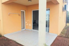 APARTMAN U PRIZEMLJU S OKUĆNICOM U BLIZINI PLAŽE, Malinska-Dubašnica, Kвартира