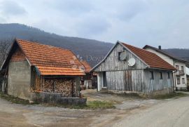 Starija kuća sa okućnicom i dvorištem, Ogulin, Kuća