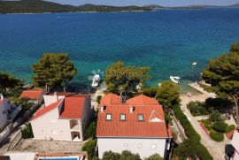 ŽABORIĆ-PREDIVNA VILLA UZ MORE, Šibenik - Okolica, Haus