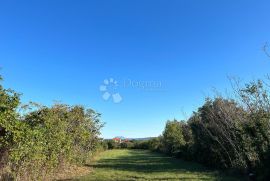 Kombinacija građevinskog i poljoprivrednog zemljišta, Marčana, Land