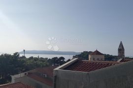 Apartmanska kuća sa dva poslovna prostora, Makarska, Ev