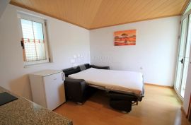 Apartmanska kuća sa dva poslovna prostora, Makarska, Ev