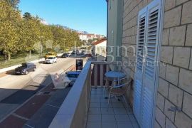 Apartmanska kuća sa dva poslovna prostora, Makarska, Ev