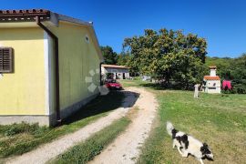 KUĆA SA VELIKIM IMANJEM I DVA POMOĆNA OBJEKTA, Labin, Casa