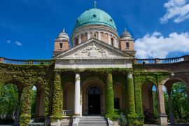 Grobno mjesto na Mirogoju blizu Aleje Hermanna Bollea