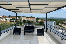 POREČ- NOVOGRADNJA SA KROVNOM TERASOM I BAZENOM, Poreč, Wohnung