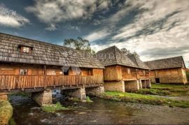 SINAC GRAĐEVINSKO ZEMLJIŠTE UZ VODENE MLINOVE I GACKU, Otočac, Land