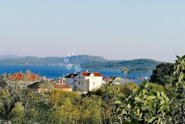 VODICE, atraktivno građevinsko zemljište sa pogledom na more, Vodice, Terreno