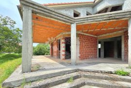 419m2 ROH-BAU KUĆA SA OKUĆNICOM OD 2000m2, Viškovo, Ev