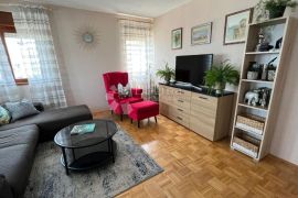 Predivan stan 86m² uz more, Trogir, Flat