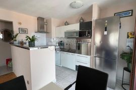 Predivan stan 86m² uz more, Trogir, Flat