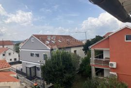 PREKRASAN APARTMAN 200 METARA OD MORA, Vodice, Flat