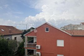 PREKRASAN APARTMAN 200 METARA OD MORA, Vodice, Flat