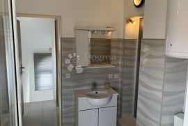 PREKRASAN APARTMAN 200 METARA OD MORA, Vodice, Flat