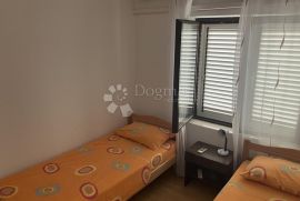 PREKRASAN APARTMAN 200 METARA OD MORA, Vodice, Flat