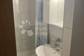 PREKRASAN APARTMAN 200 METARA OD MORA, Vodice, Flat