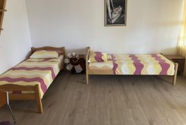 PREKRASAN APARTMAN 200 METARA OD MORA, Vodice, Flat