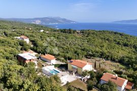 Apartmanska kuća s bazenom na frekventnoj lokaciji!, Labin, Casa