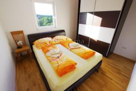 Apartmanska kuća s bazenom na frekventnoj lokaciji!, Labin, Casa