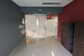 Prodaja poslovnog prostora 17 m2, Viškovo, Propriedade comercial