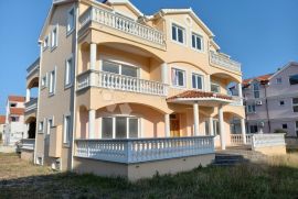 VODICE - KUĆA 800 M2 ODLIČNA PRILIKA, Vodice, Maison