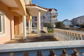 VODICE - KUĆA 800 M2 ODLIČNA PRILIKA, Vodice, Maison