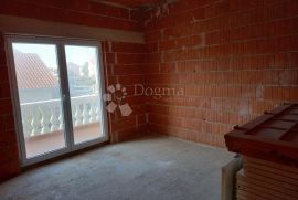 VODICE - KUĆA 800 M2 ODLIČNA PRILIKA, Vodice, Maison