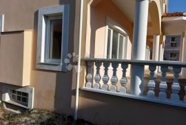 VODICE - KUĆA 800 M2 ODLIČNA PRILIKA, Vodice, Maison