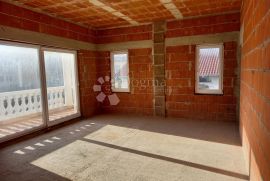 VODICE - KUĆA 800 M2 ODLIČNA PRILIKA, Vodice, Maison