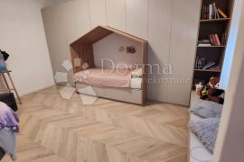 Luksuzan stan u centru grada dva balkona, Rijeka, Appartement